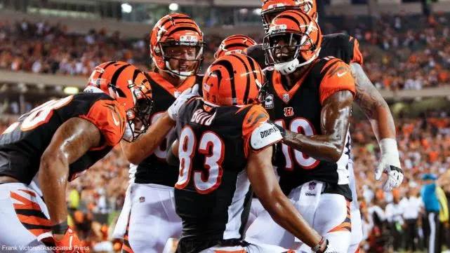 蜂鸟电竞-包含东海猛虎队击败洞庭猛虎队，电竞预选赛上演裁判判罚引热议！防守强度拉满的词条