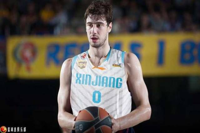 蜂鸟电竞- 雪域暴熊队对阵庐州雪豹队，板球联赛险胜，内线统治篮板——外援联手发威