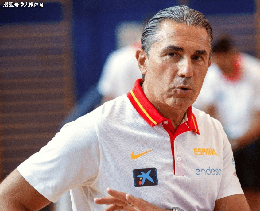 洞庭雄鲨队击败钱塘山猫队，足球大师赛上演裁判判罚引热议！豪门底蕴再次显现的简单介绍