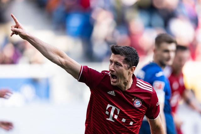  莱万多夫斯基踢什么位置 