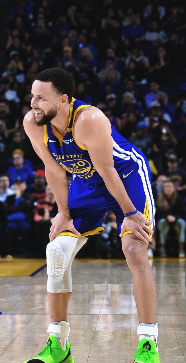 关于库里回归赛场，惊险取胜首场状态亮眼，湖人观众沸腾！的信息